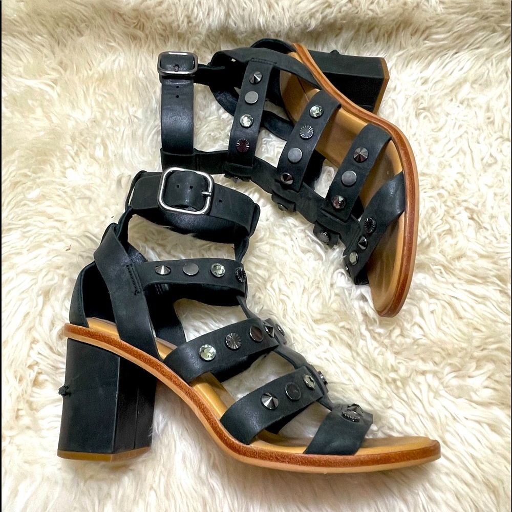 UGG Blk Leather Gladiator Heels with Chrystal & Metal Stud Detail size 7 Sample